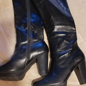 Mossimo black boots